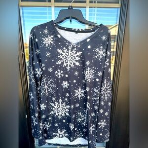 EUC Snow flake long sleeve tee ❄️